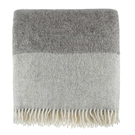 URBANARA Wolldecke “Karby“ - 100% Reine Schurwolle, Hellgrau/Dunkelgrau mit Fransen – 140 x 220 cm, Sofadecke, Schurwolldecke