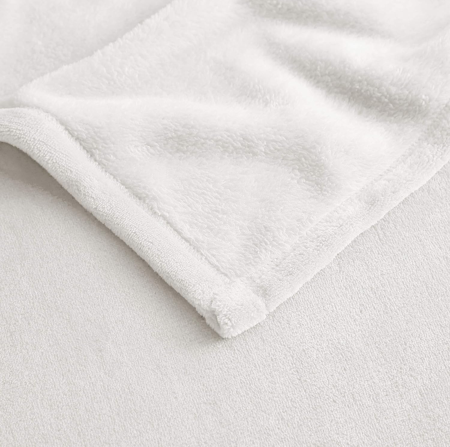 EXQ Home Fleece Blanket Queen Size White Throw Blanket for Bed or Couch - Microfiber Fuzzy Flannel Blanket for Adults or Kids: Home & Kitchen
