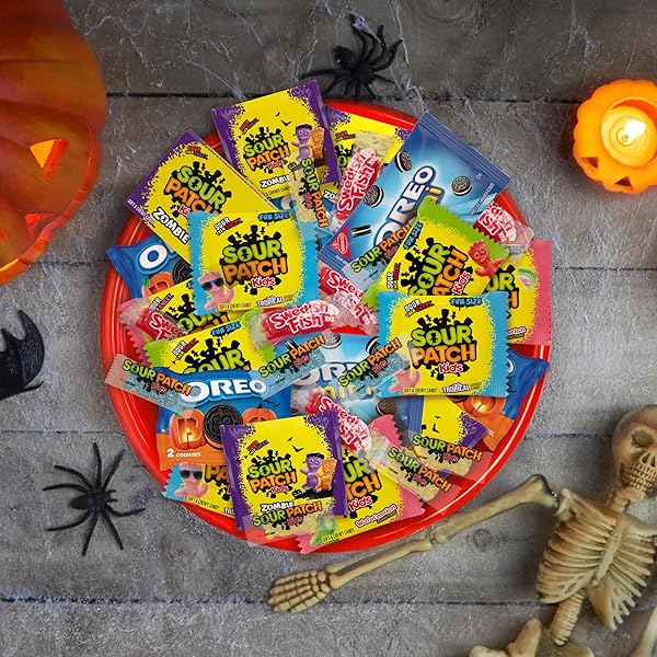 SOUR PATCH KIDS SOFT & CHEWY HALLOWEEN CANDY, 22 TRICK OR TREAT BAGS