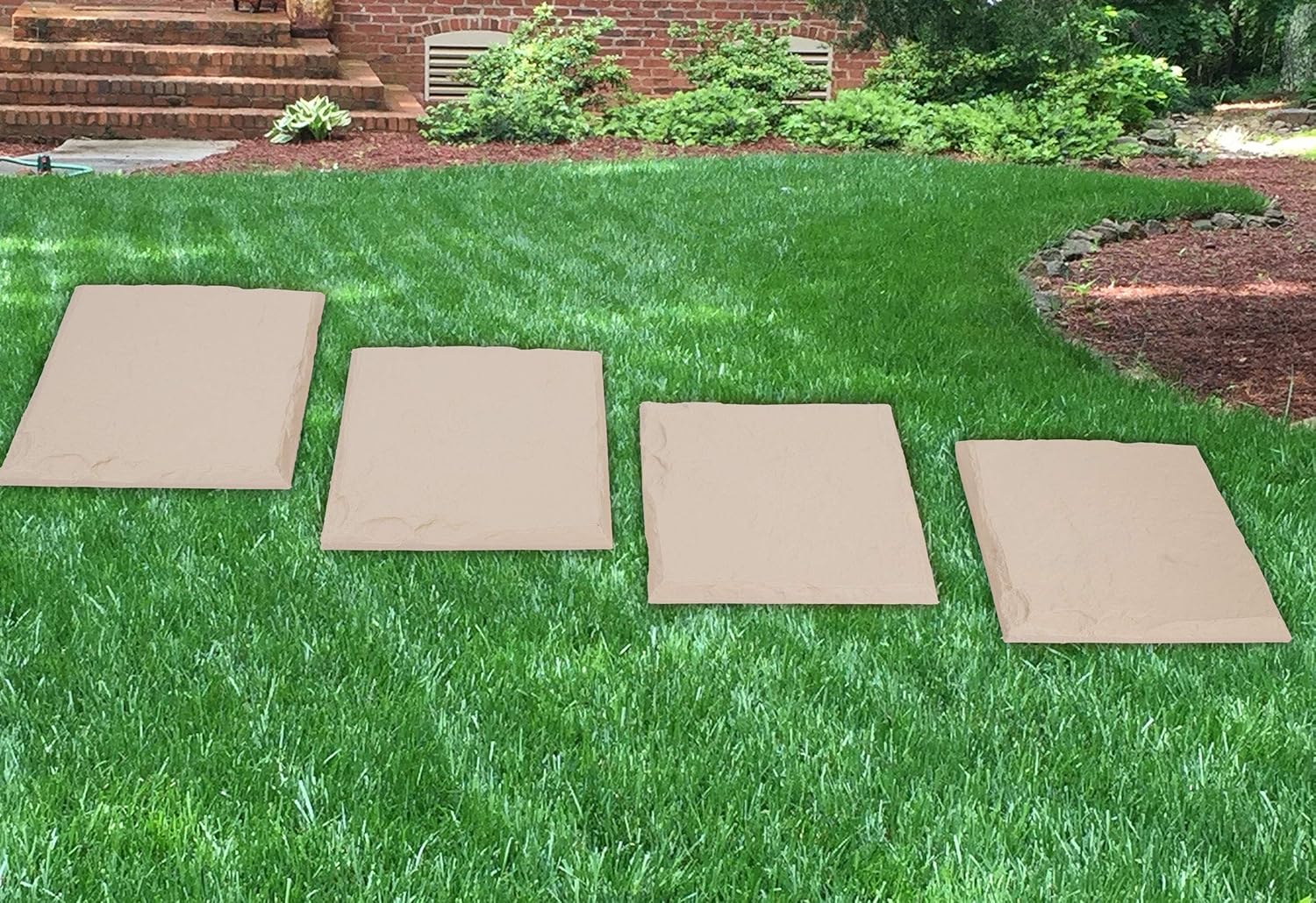 Mind Reader Lawn Stepping Stones, Decorative Walkway for Outdoor Garden Landscaping, Yard Pathway Kit with 2-Inch Grass Stakes, Pack of 4