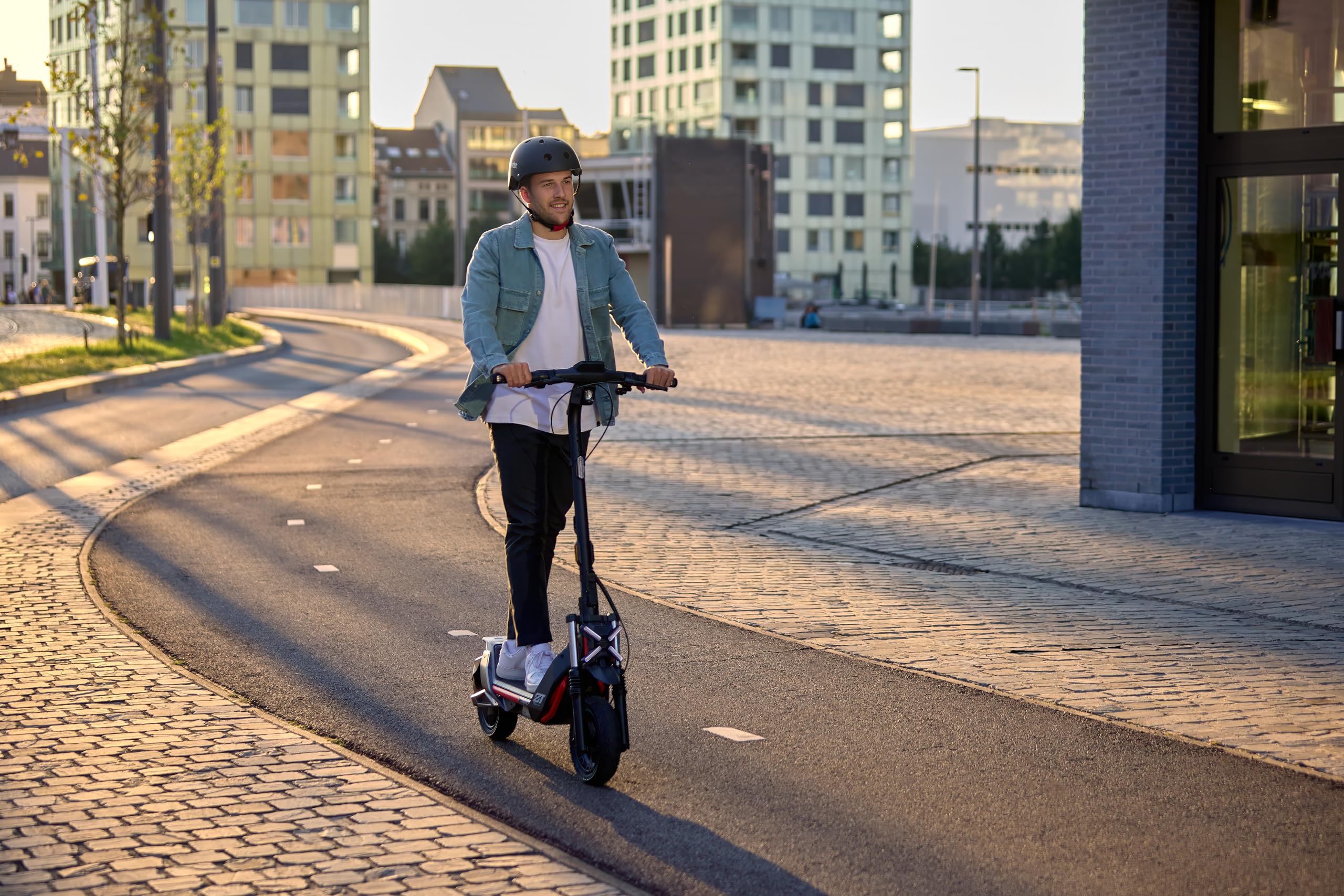 Segway ZT3 Pro D, E-Scooter mit Deutscher Straßenzulassung, 70 km Eco Modus Reichweite, 56km im Sport Modus, Vollfederung, 120 kg Tragkraft, 25% Steigung, Offroad-Reifen, Apple Find My, wasserfest 6