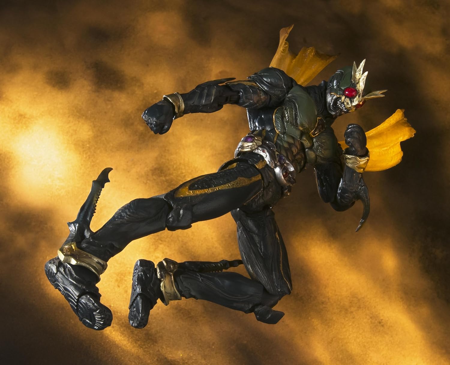 MASKED RIDER GILLS & ANOTHER AGITO フィギュア s-l400.jpg