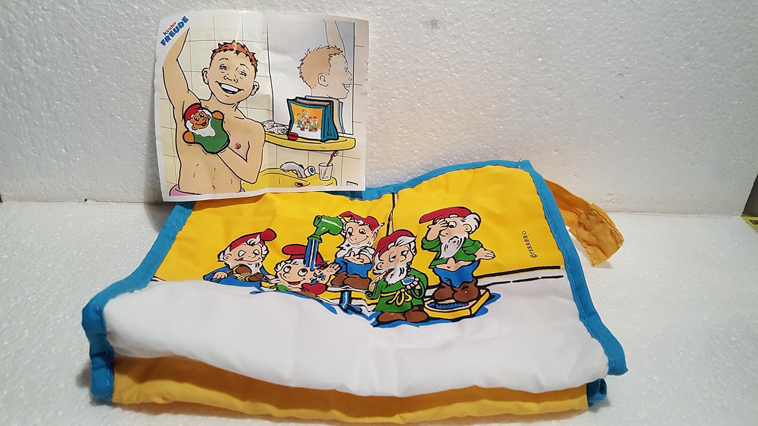 Amazon De Kinder Uberraschung Badezimmerzwerge Waschbeutel Aus Dem Maxi U Ei Serie Von 1999