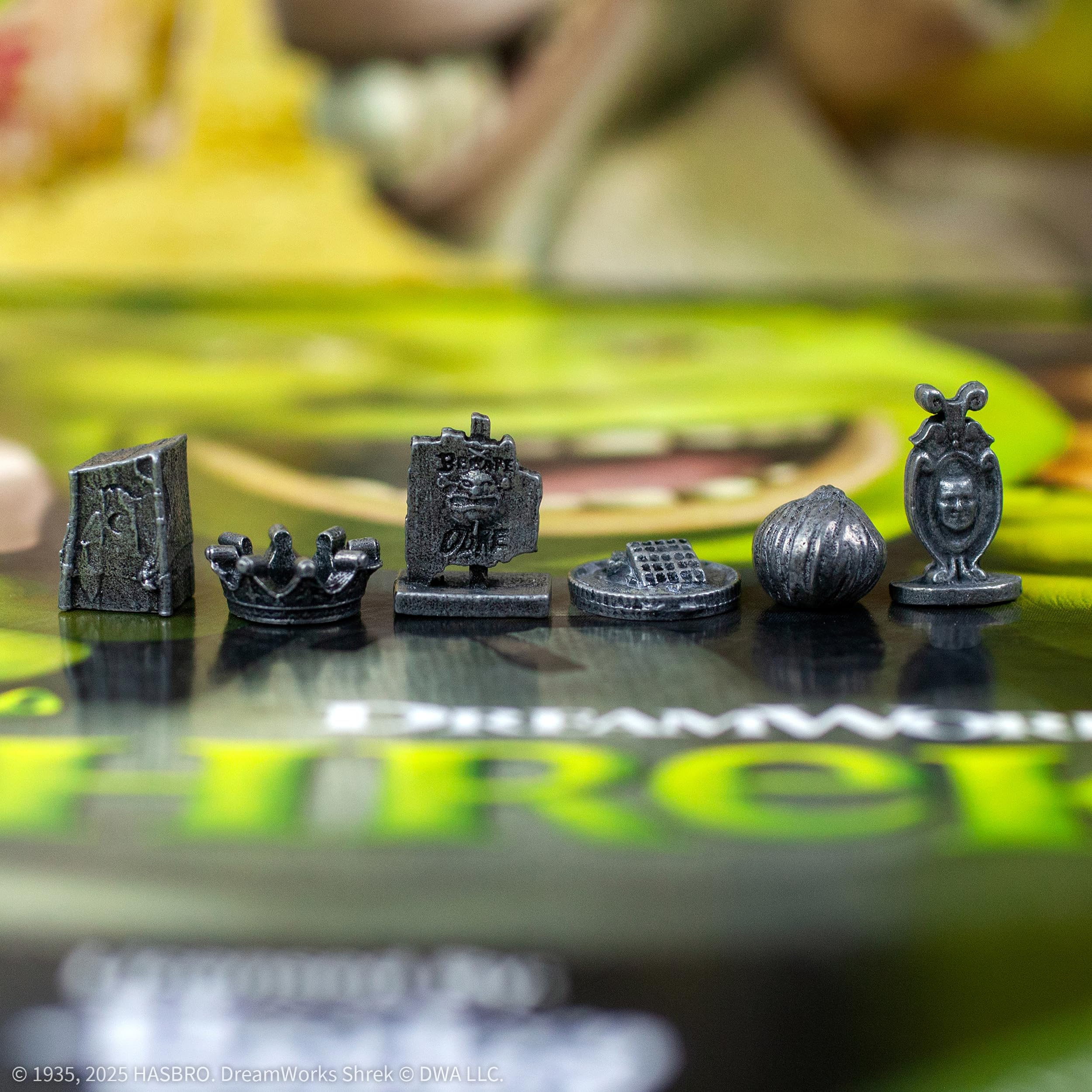 MONOPOLY: Shrek Edition Board Game, Buy, Sell & Trade, Iconic Fairy Tale Characters like Shrek, Donkey, Puss n Boots & More, Classic Family Game for Ages 8+, Officially Licensed DreamWorks Merchandise