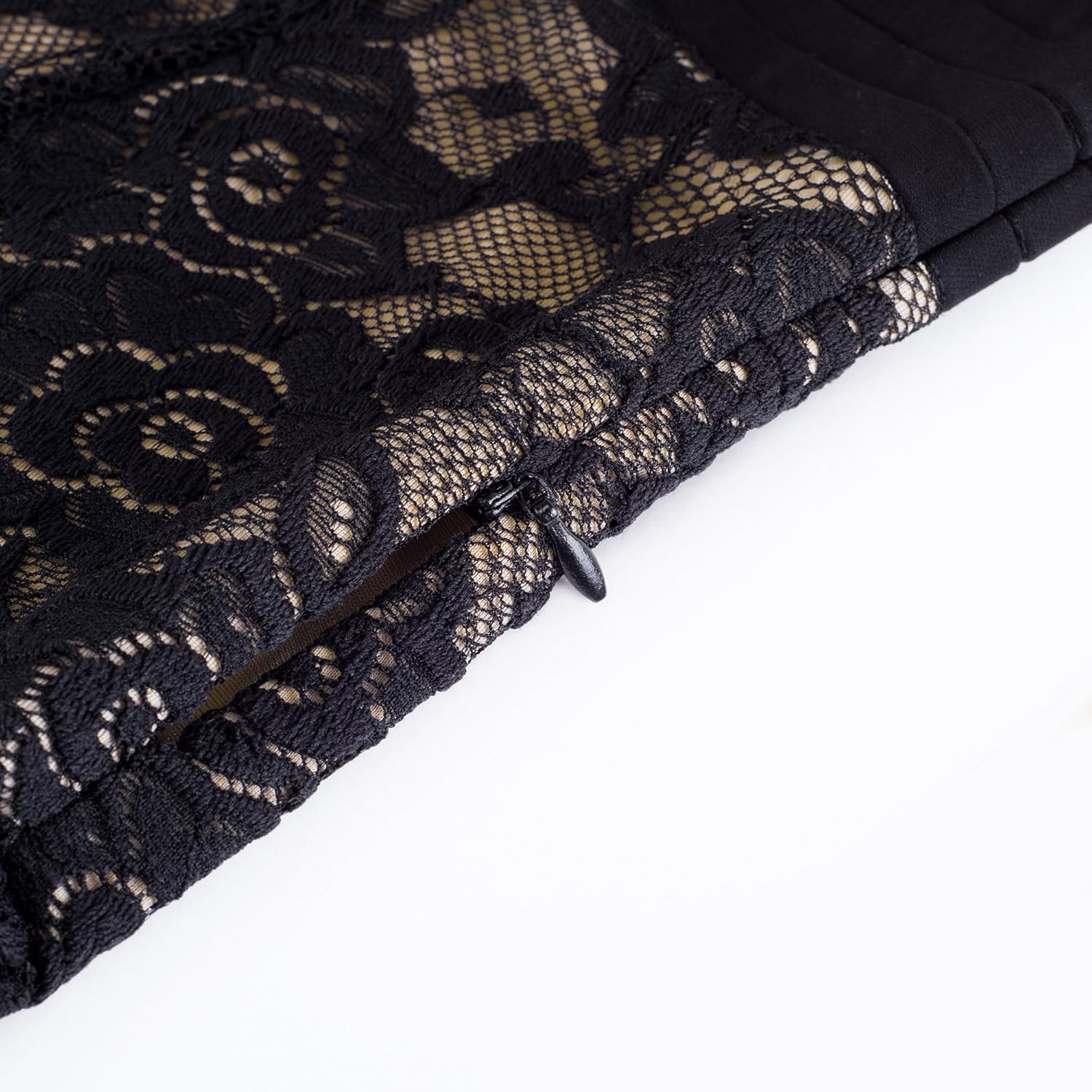 HOMEYEE Women's Chic V-Neck Lace Patchwork Flare Party Dress A062: Clothing