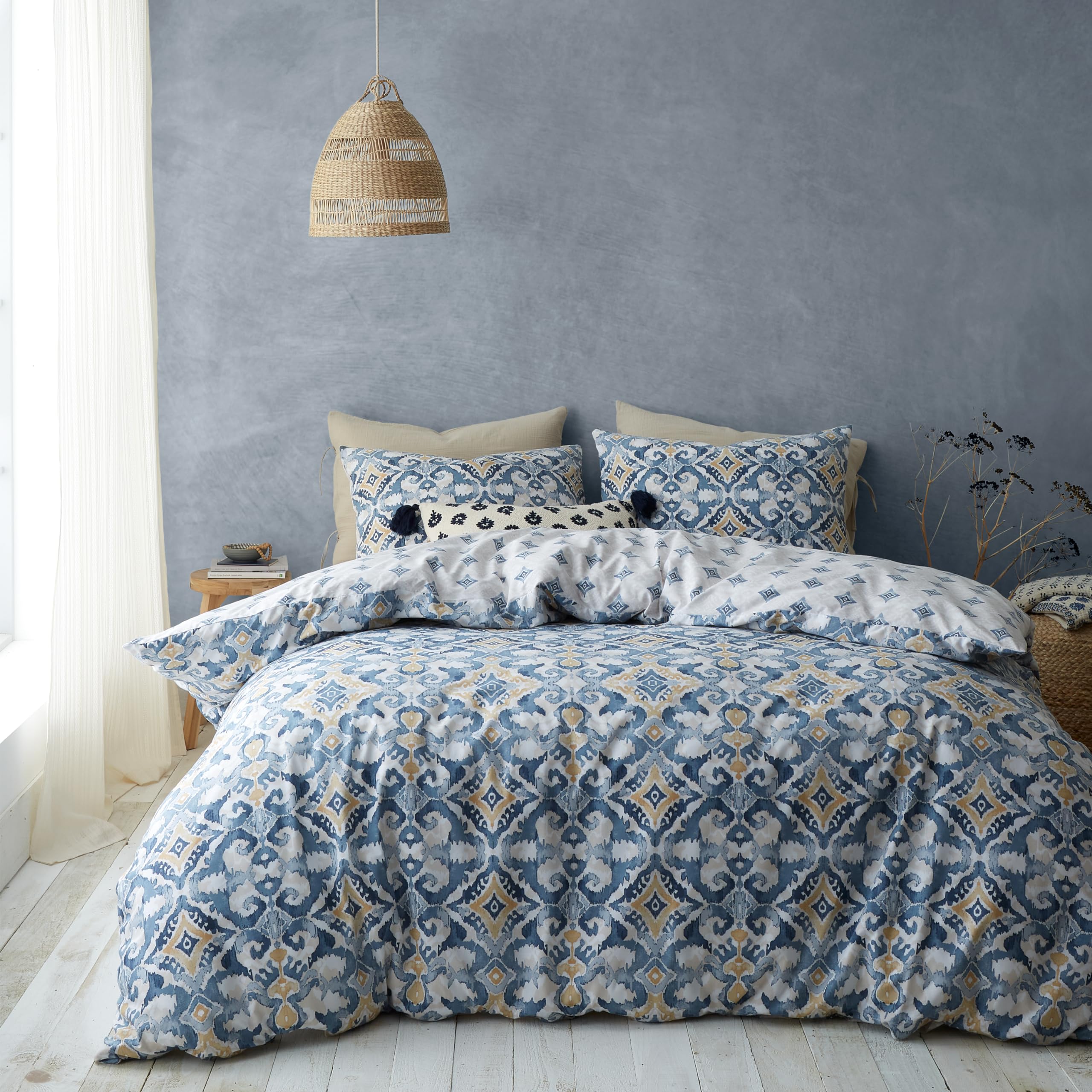 Pineapple Elephant Inara Ikat Reversible King Duvet Cover Set with Pillowcases Indigo Blue