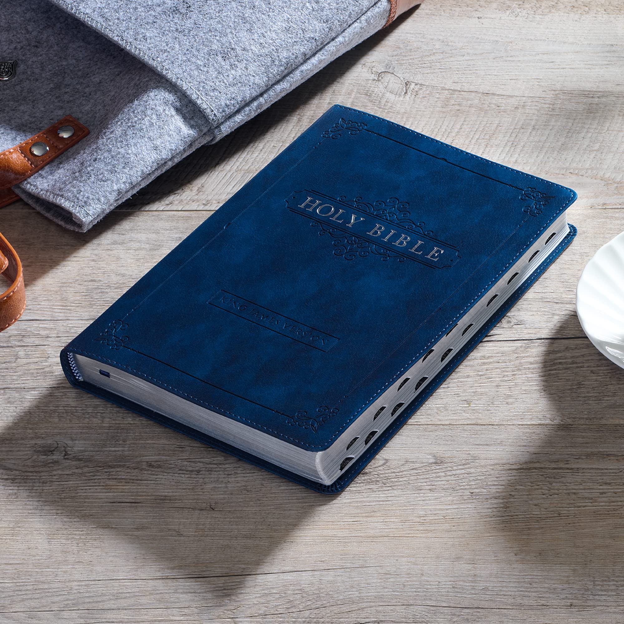 KJV Holy Bible, Thinline Large Print Faux Leather Red Letter Edition Thumb Index & Ribbon Marker, King James Version, Navy Blue (KJV Thinline LP Editions)