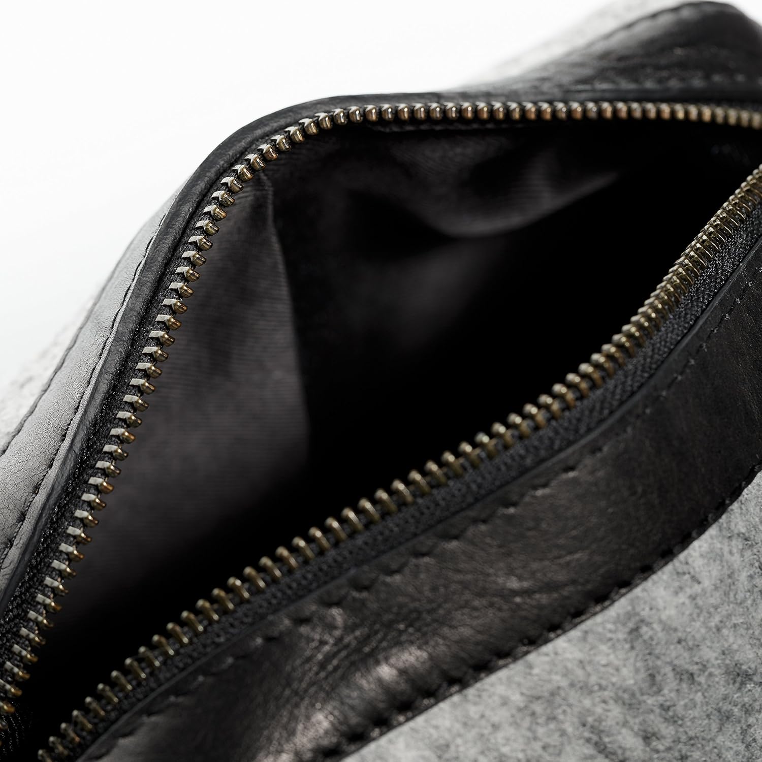 FEYNSINN wash Bag Oslo Large Travel Overnight Wash Gym Shaving Bag Real Leather Toiletry Bag Leather Bag Women Men Unisex Black - Image 4