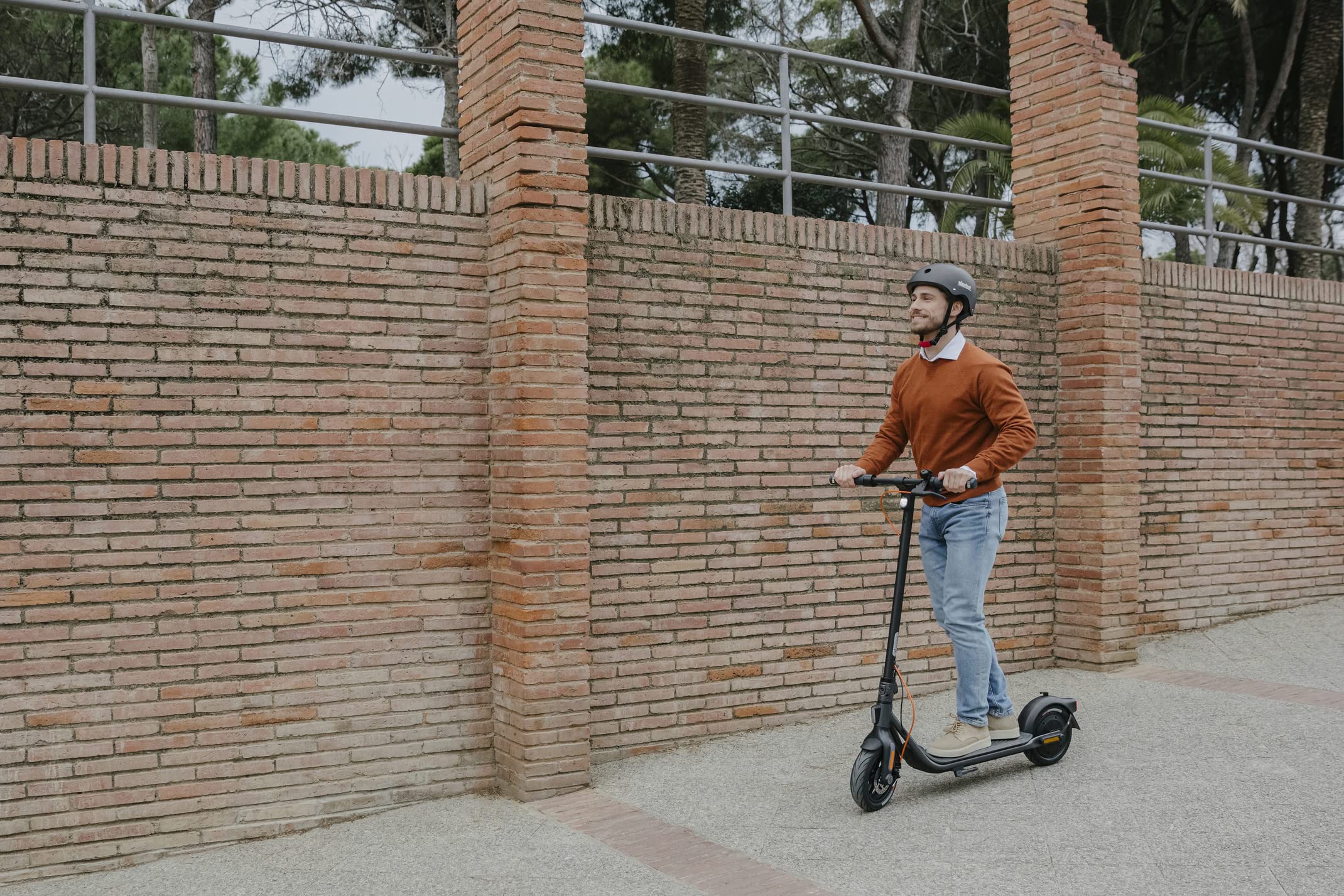 Segway-Ninebot F2 Pro D, E-Scooter mit Straßenzulassung für Erwachsene, max. 20 km/h Geschwindigkeit, 55 km Reichweite, Lange Reichweite 10