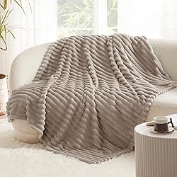 Bedsure GentleSoft Mocha Meringue Fleece Blanket