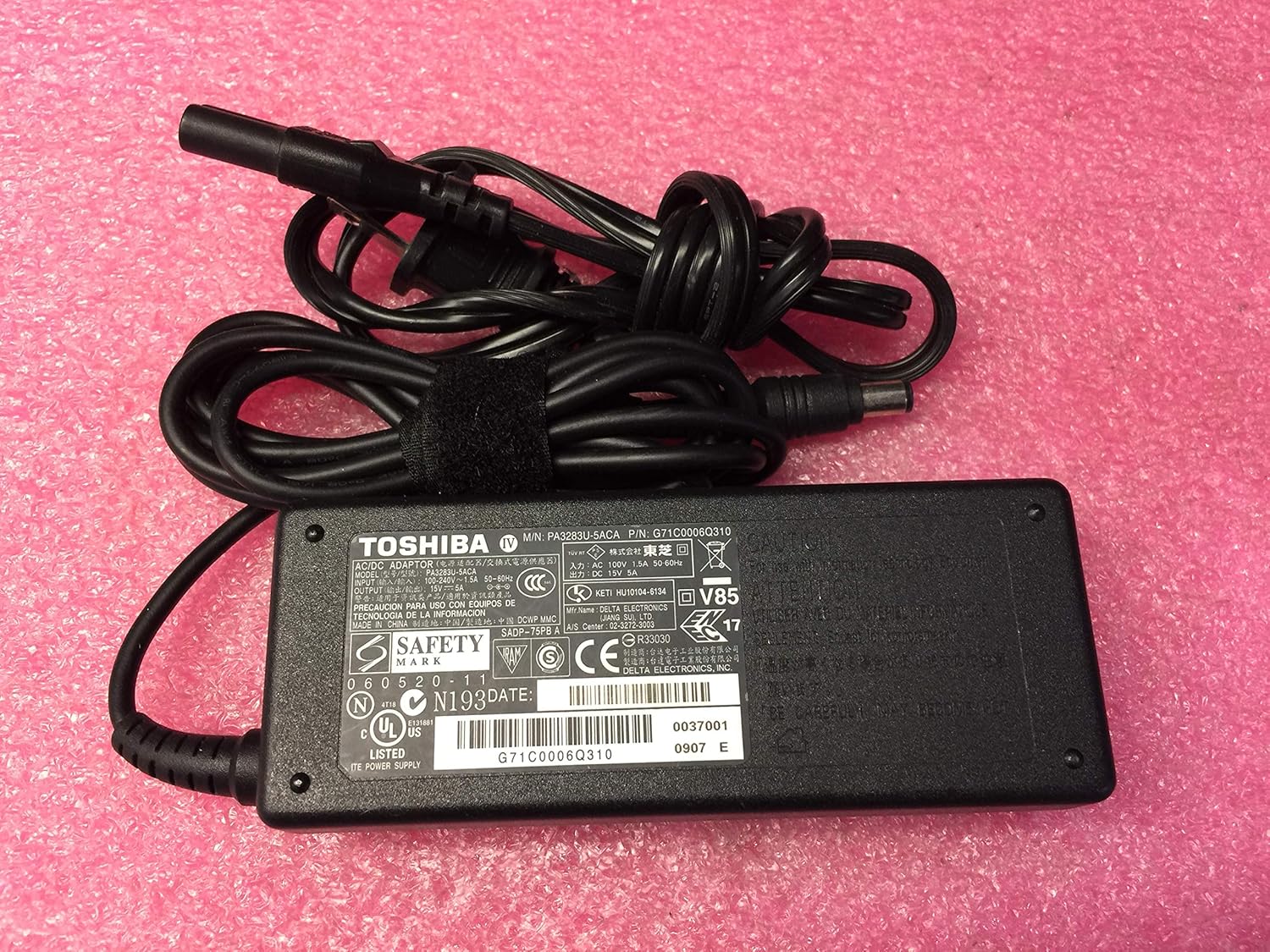 TOSHIBA PA3283U-5ACA 15VDC, 5A AC ADAPTER WITH BARREL CONNECTOR, O.D. - 6.5MM, I.D. - 3MM