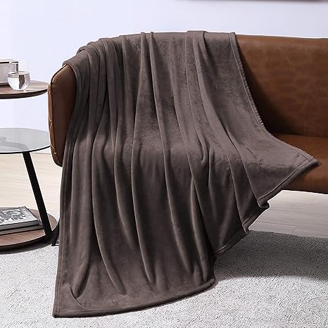 Amazon Com Exq Home Fleece Blanket Chocolate Brown Throw Blanket For Couch Or Bed Microfiber Fuzzy Flannel Blanket For Adults Or Kids Kitchen Dining