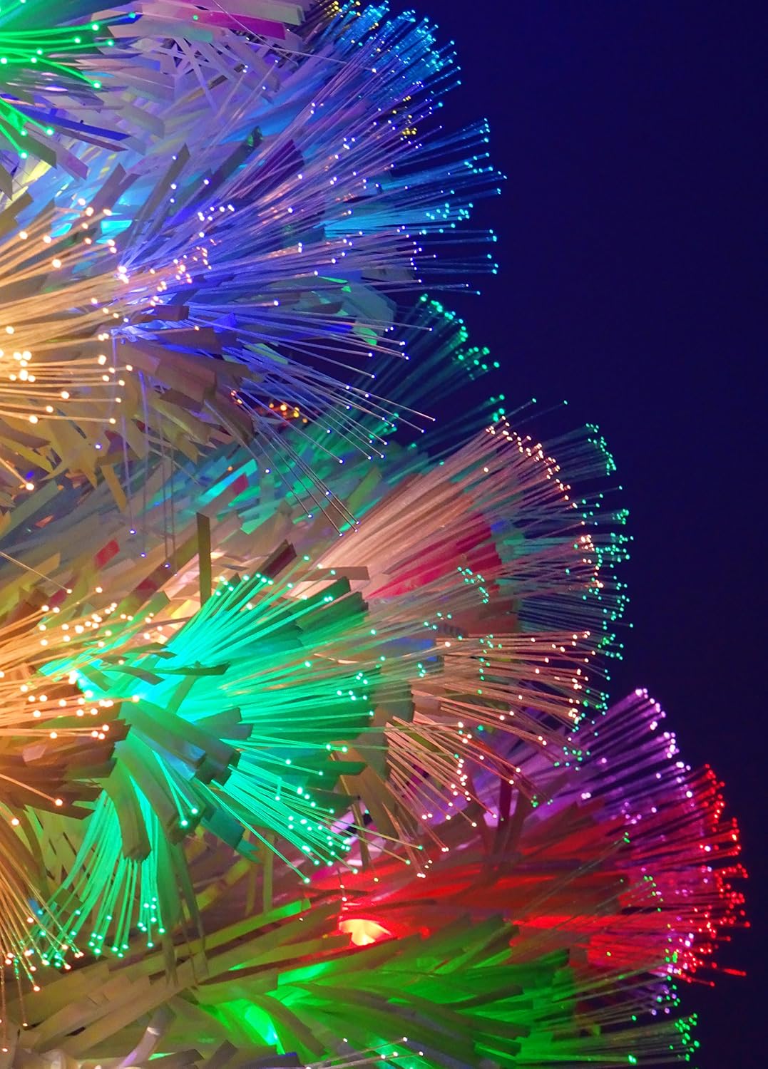 Christmas Concepts® 2ft (60cm) White Iridescent PVC Fibre Optic Christmas Tree With Colour Changing LED Lights - Image 4