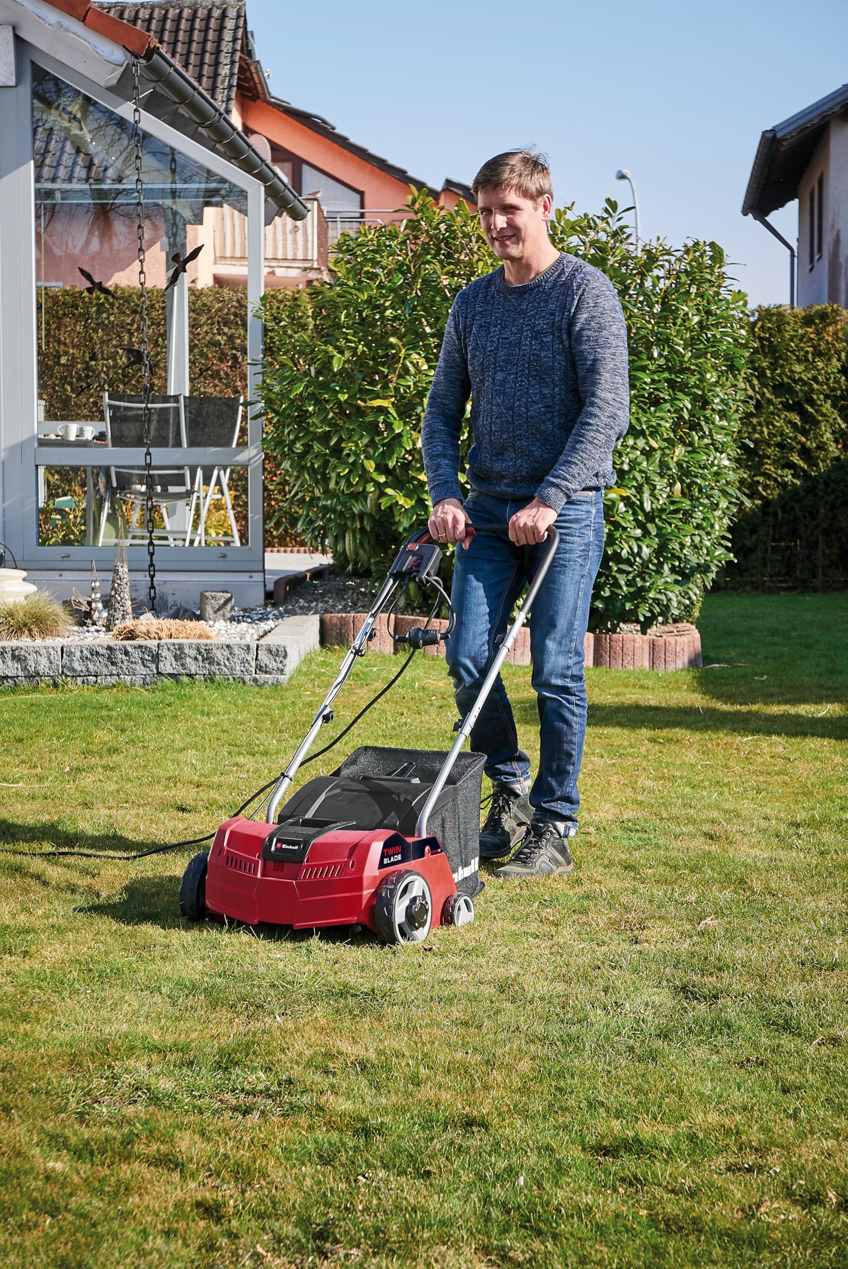 Einhell Elektro-Vertikutierer-Lüfter GC-SA 1231/1 (230 V, bis 300 m², 1.2 W, 28l Fangsack, kugelgelagerte Messerwalze + Lüfterwalze, 3 Stufen Arbeitstiefe, klappbarer Führungsholm) 2