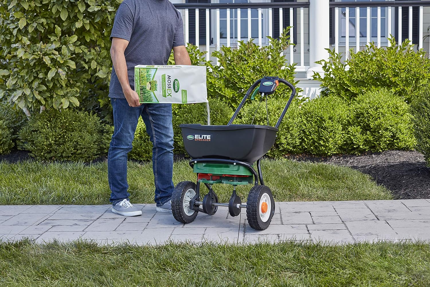 Scotts MossEx - Kills Moss but Not Lawns, Contains Nutrients to Green The Lawn, Moss Control for Lawns, Helps Develop Thick Grass, Treats up to 5, 000 sq. ft, 18.37 lbs. : Garden & Outdoor