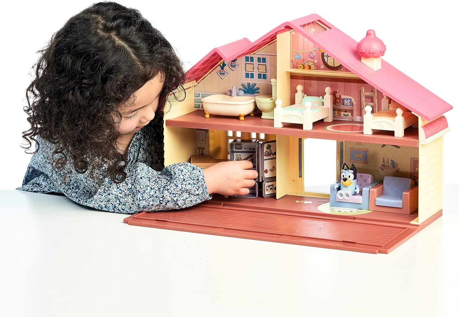 Bluey Family Home Playset with 2.5" poseable Figure, Multicolor (13024): Toys & Games