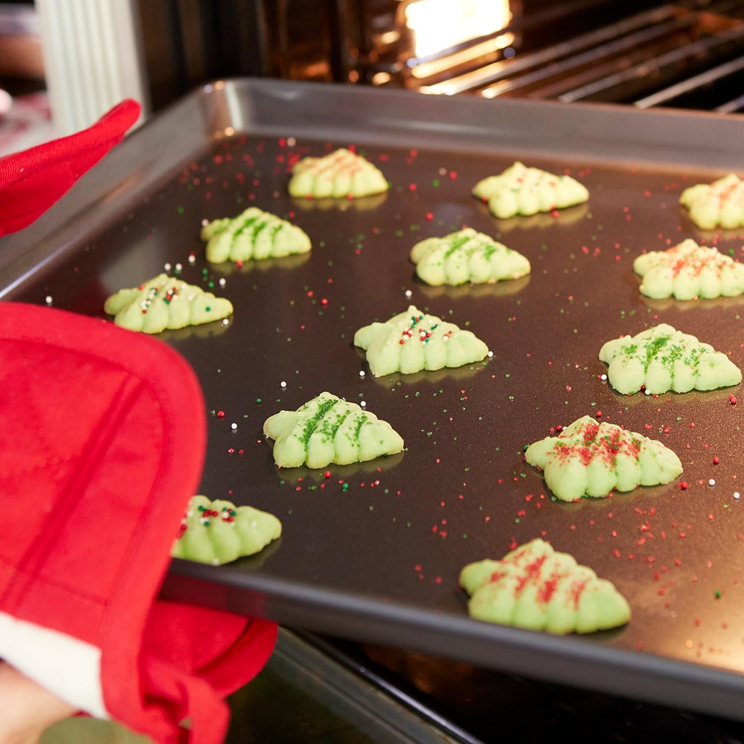 Wilton Perfect Results Premium Non-Stick 21 x 15-Inch Mega Baking Pan: Kitchen & Dining
