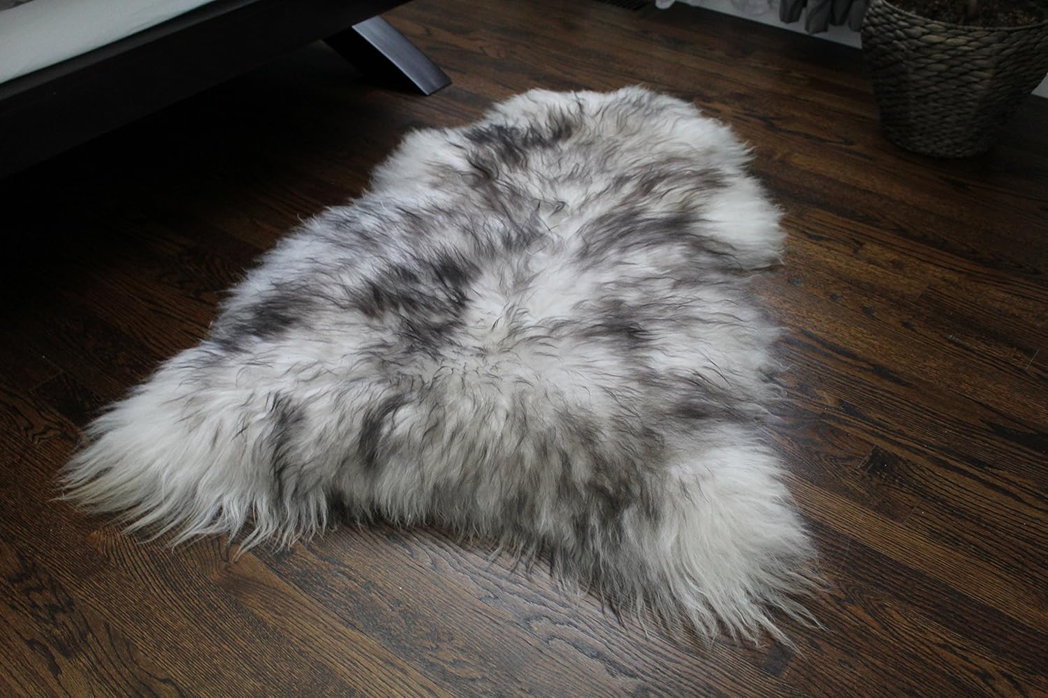 Genuine Icelandic Sheepskin Rug Throw (Shade of Grey): Kitchen & Dining