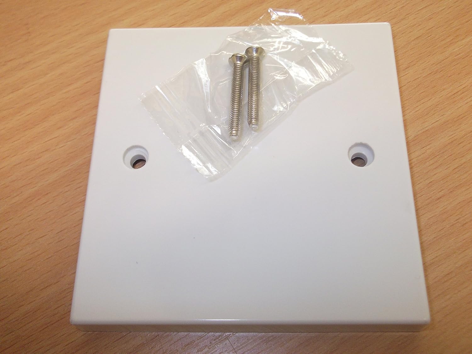 White Electrical Plug Socket Blanking Plate Single With Screws 86 mm x 86 mm Amazon.co.uk DIY