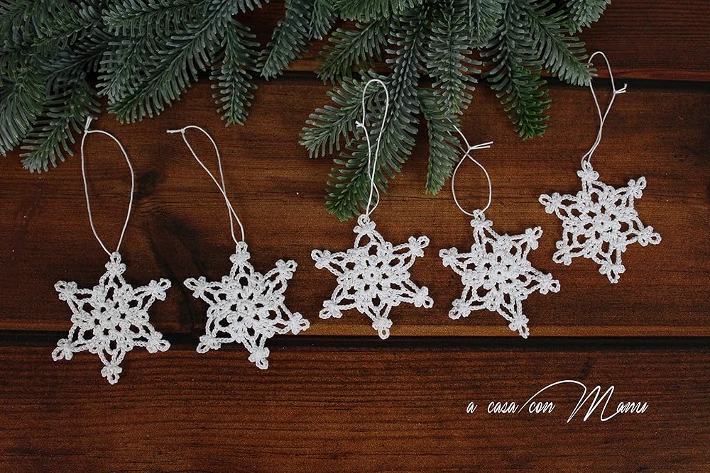 Decorazioni Albero Di Natale Uncinetto.Stelle Di Natale Uncinetto Set Di 5 Ornamenti Decorazione Vetri Porte Albero Segnaposto Amazon It Handmade