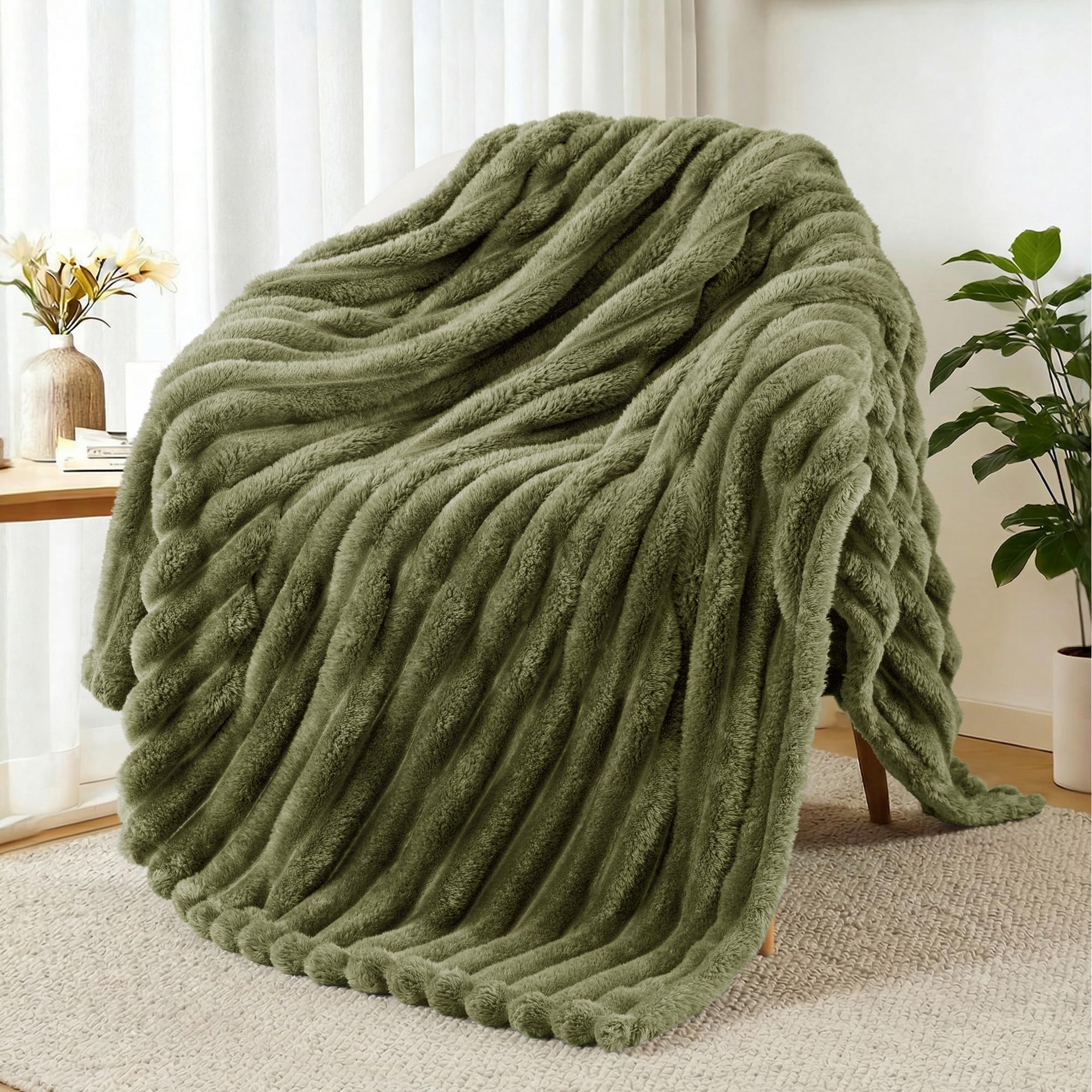 Exclusivo Mezcla Fleece Throw Blanket for Sofa, Super Soft Striped Jacquard Bed Blanket, Lightweight Fuzzy Cozy for All Seasons, 127x152 CM, Olive Green