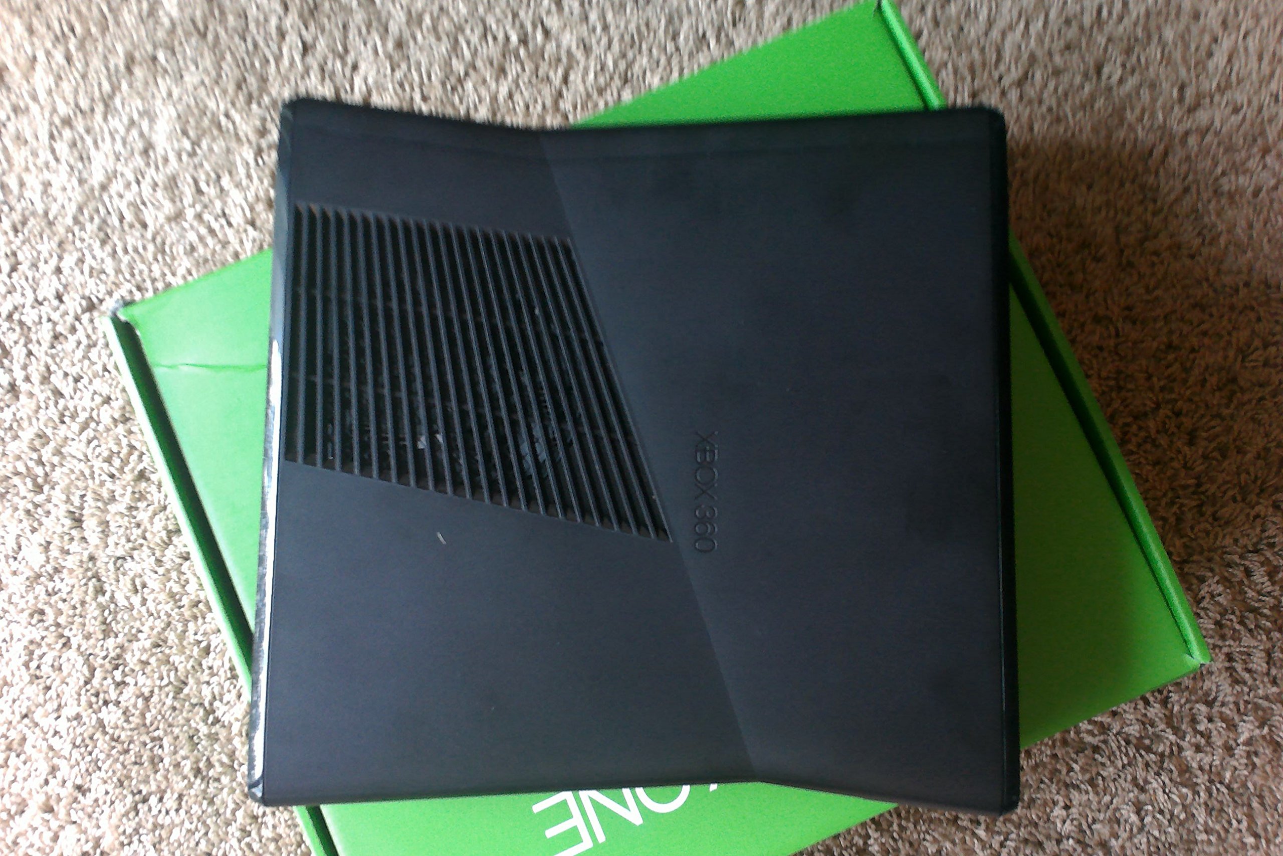 Microsoft Xbox 360 S 250GB System Kinect Bundle