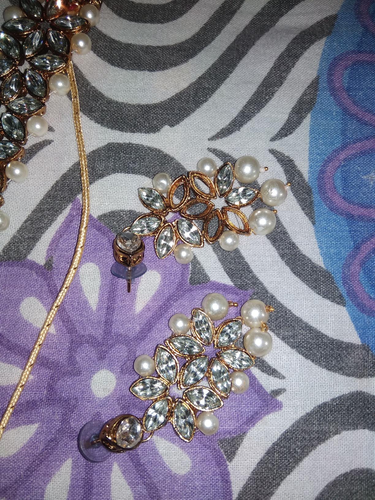 Flower Shaped Choker Bridal Necklace Set With Earrings Maang Tikka