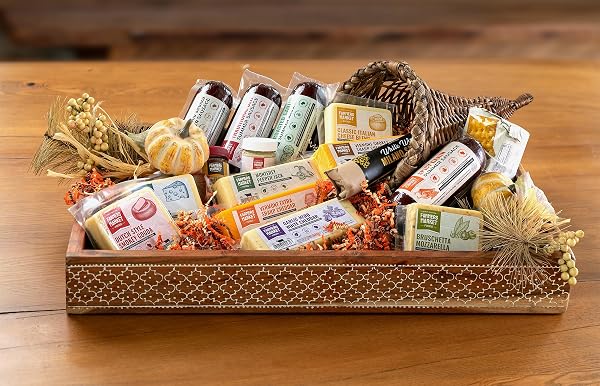 FARMERS MARKET CHEESE GIFT BASKET ASSORTMENT – WISCONSIN CHEESE GIFT SET WITH CRACKERS & HOLIDAY CARD, KETO FRIENDLY, LOW SODIUM, ZERO SUGAR SNACK BOX, GOURMET CHEDDAR & PEPPER JACK GIFT FOR HOLIDAYS