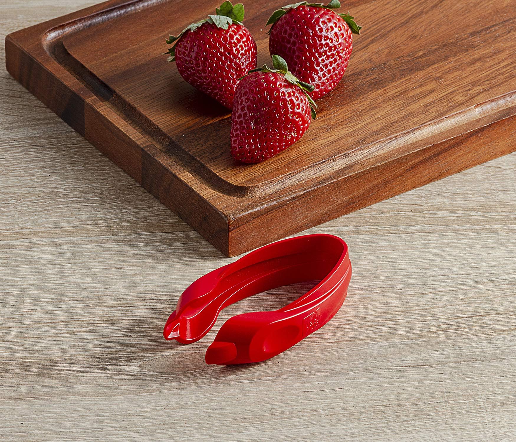Tomorrows Kitchen Strawberry Huller, Red, 5x2.5x8.5 cm