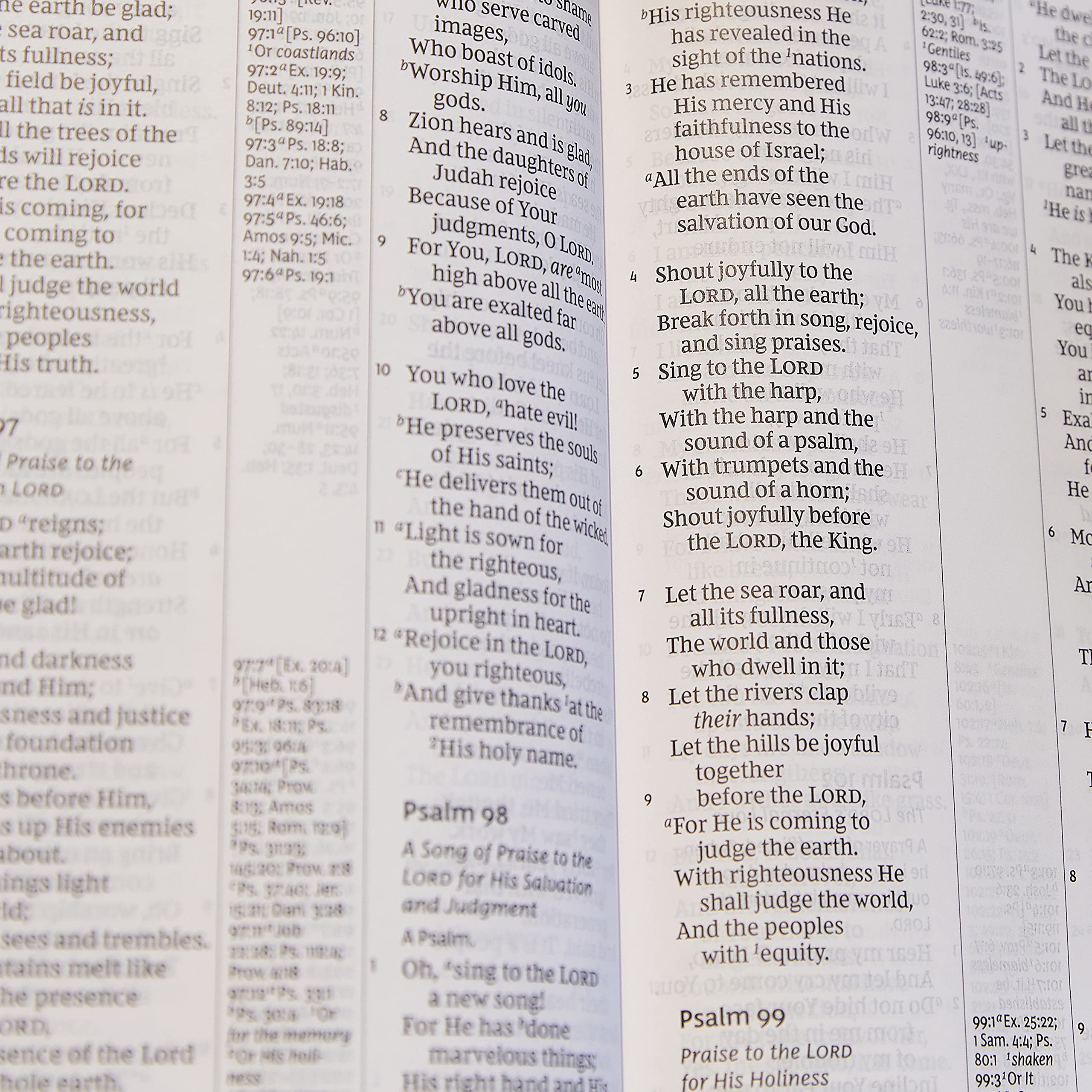 NKJV Holy Bible, Giant Print Center-Column Reference Bible, Black Leathersoft, Thumb Indexed, 72,000+ Cross References, Red Letter, Comfort Print: New King James Version