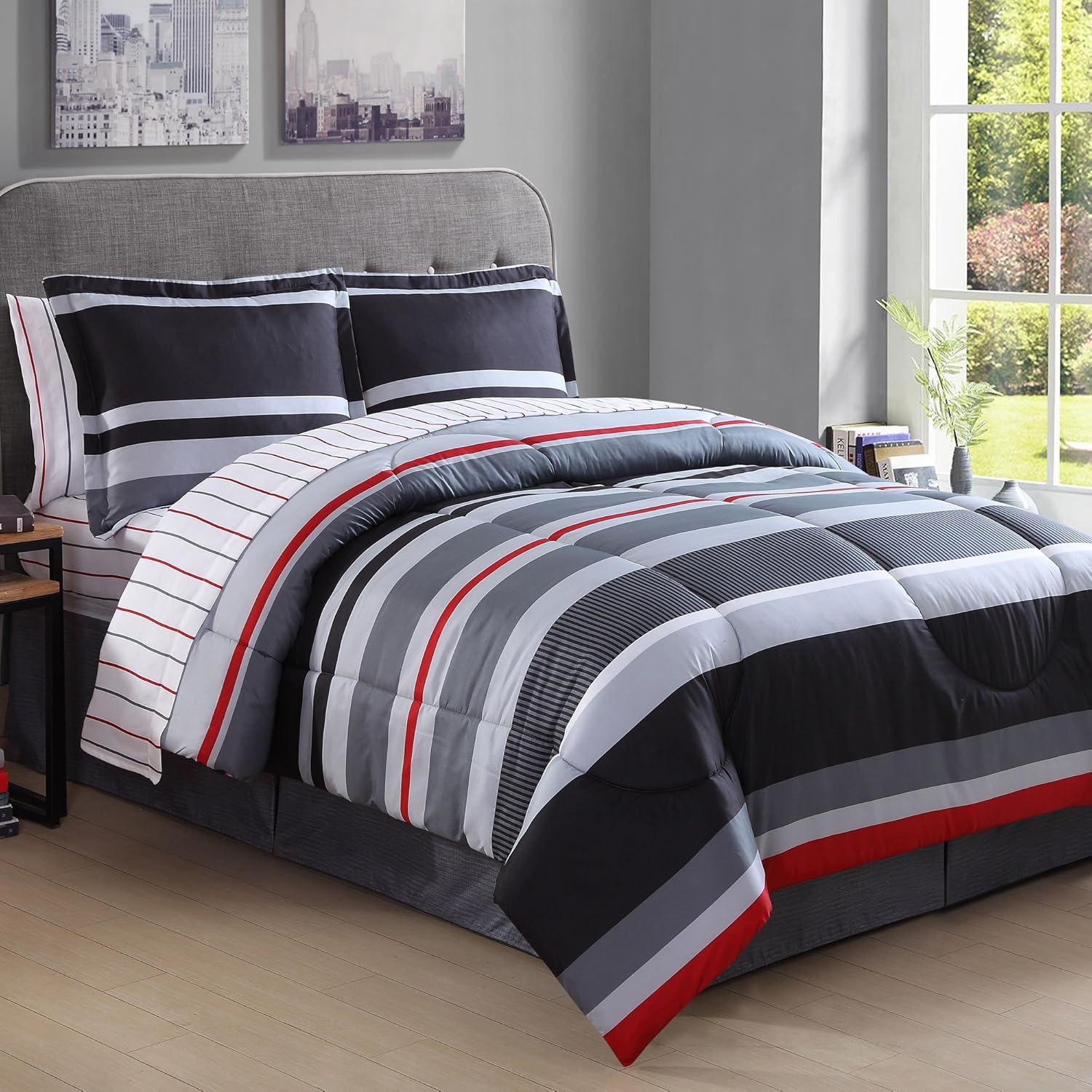 Amazon Com 8 Piece Sports Stripes Pattern Comforter Set