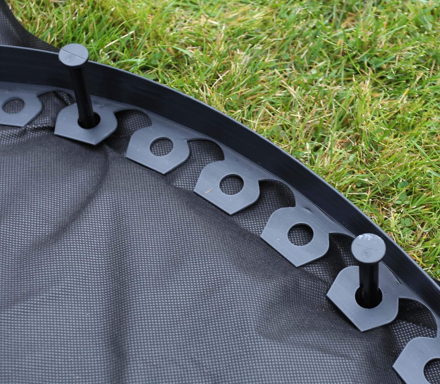 Flexible lawn plastic edging plastic, landscape ideas, 4cm high, with anchors (20m, Black) - Image 4