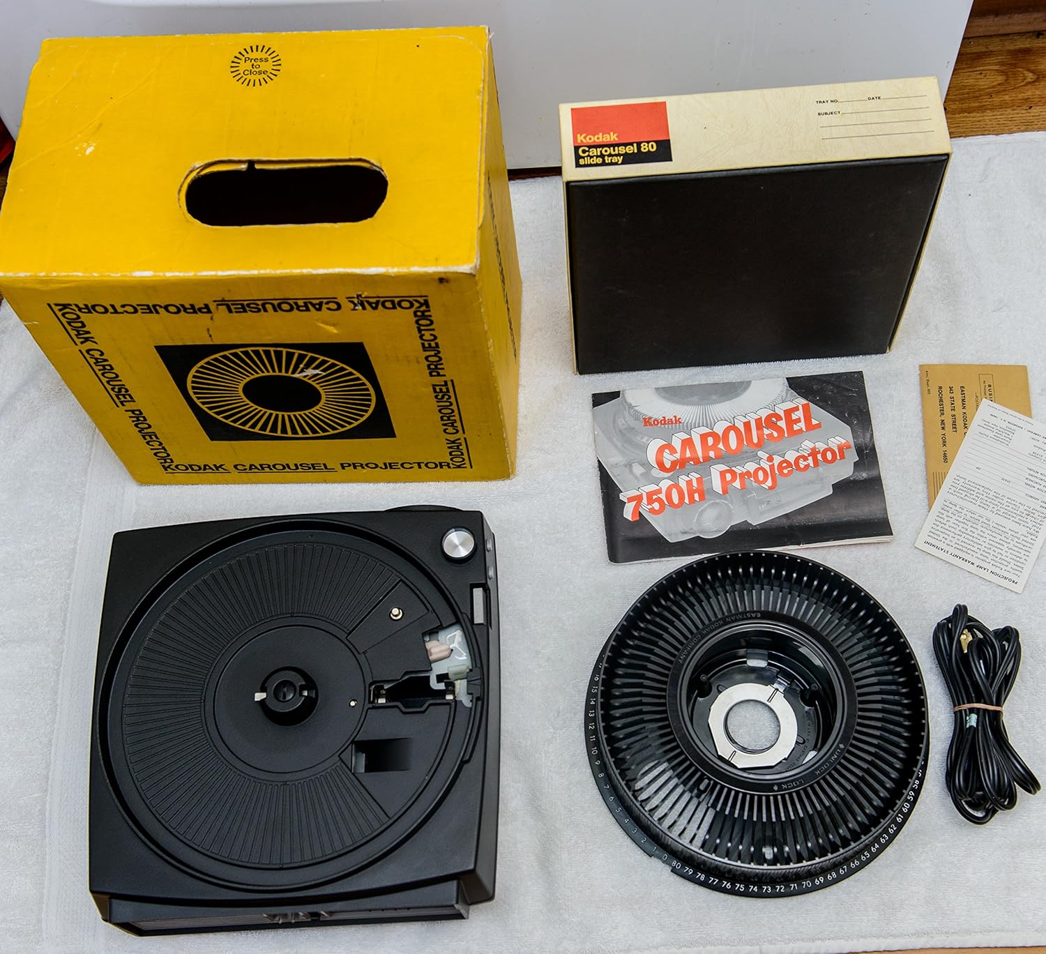 Kodak Slide Projector Model 750H with Carousel 140 Slide Tray : Camera & Photo