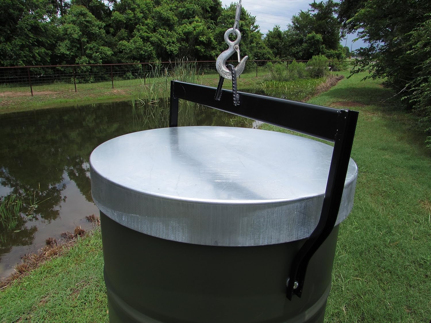 Amazon Com 55 Gallon Feeder Hanging Bail Sports Outdoors
