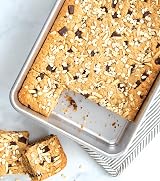 Nordic Ware Natural Aluminium Commercial Classic Covered Cake Pan view 6
