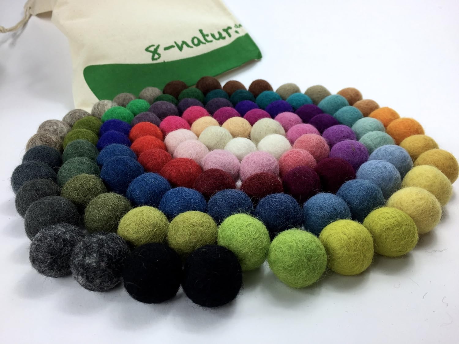« Mélange Arc en Ciel » Mélange coloré de 100 boules de feutre de 2,2