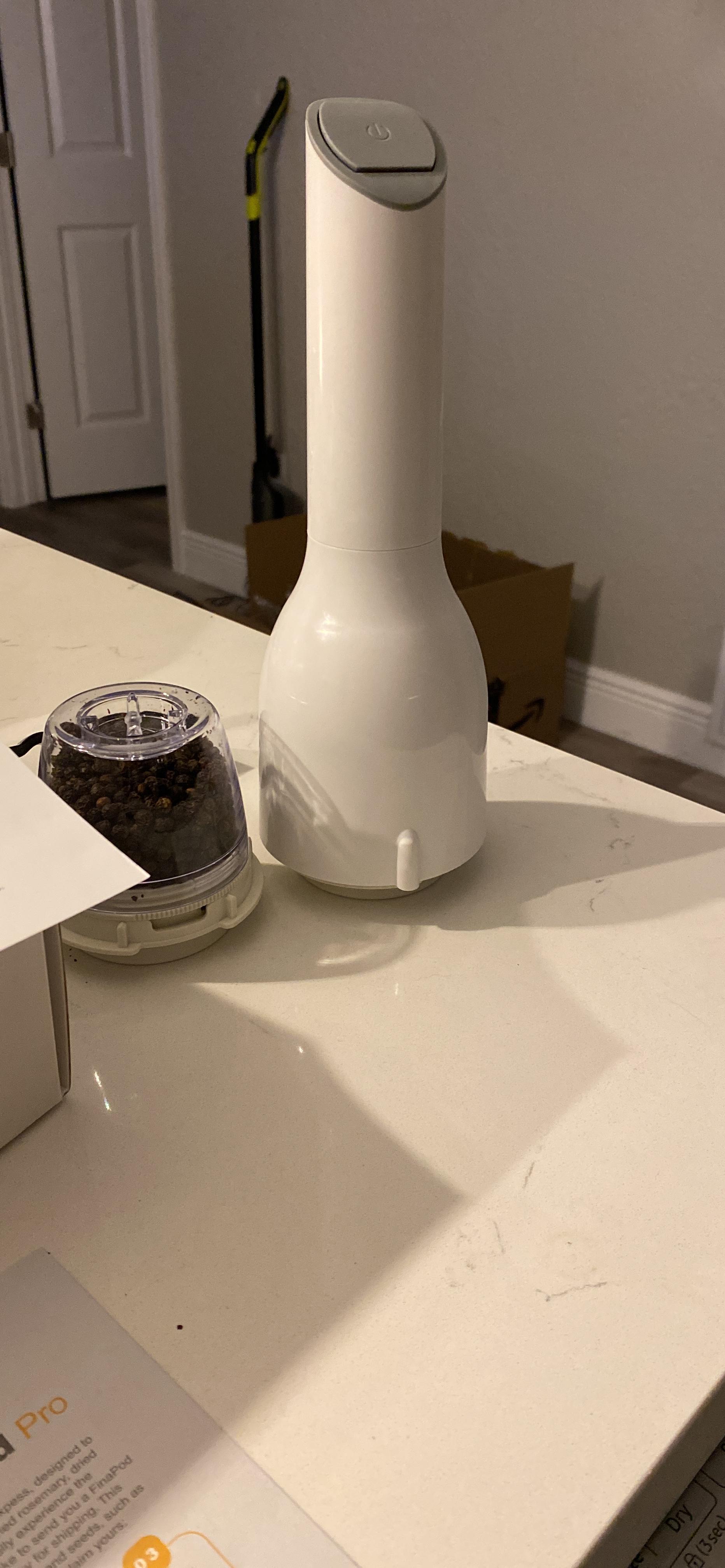 FinaMill – Award Winning Battery Operated Pepper Mill & Spice Grinder in One. Adjustable Coarseness. Ceramic Grinding Elements. One Touch Operation with LED Light. includes 2 Quick-Change ProPlus Pods photo review