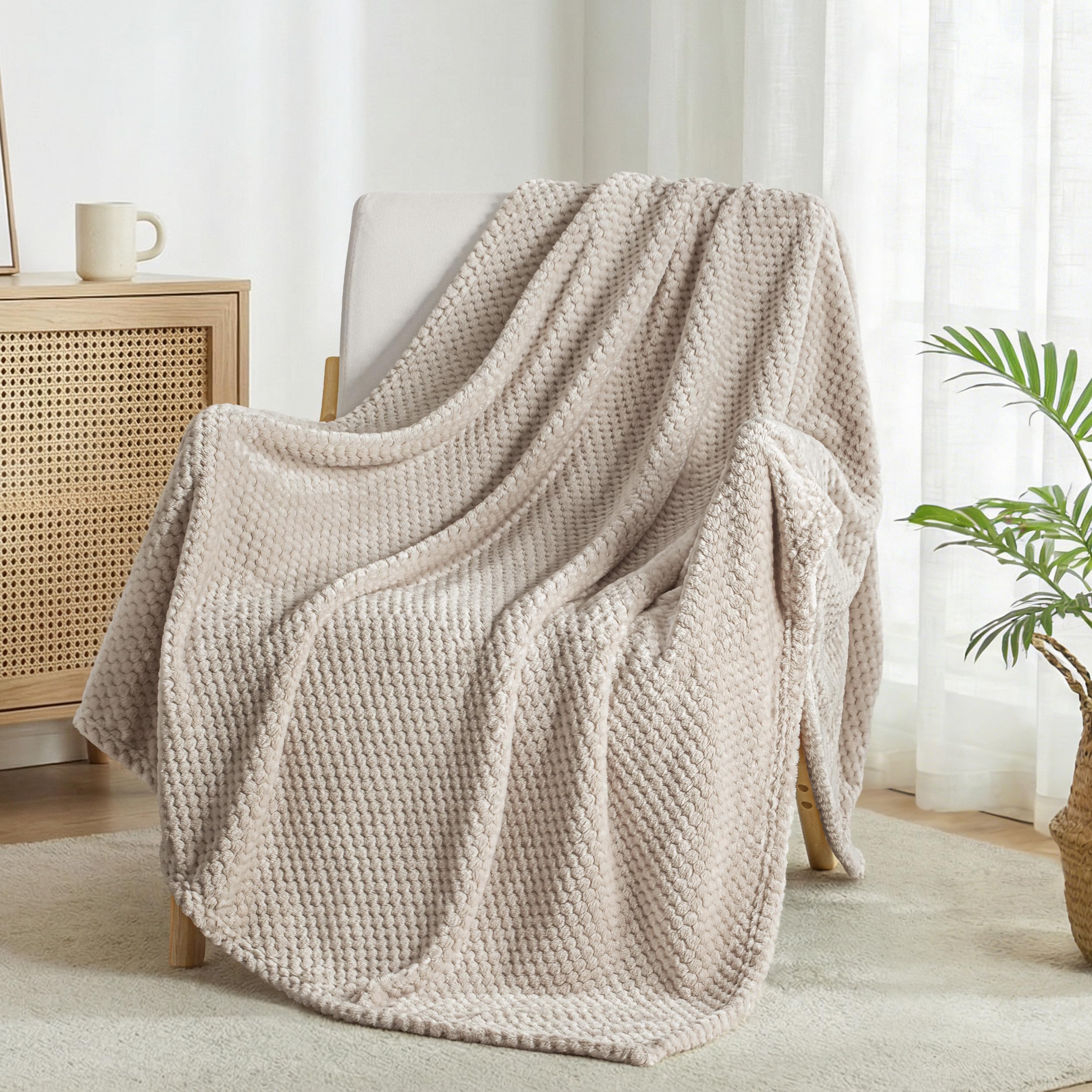 Exclusivo Mezcla Fleece Throw Blanket Extra Large, Super Soft and Warm Blankets for Couch, Sofa and Bed Waffle Textured, Cozy, Fuzzy and Lightweight, Camel, 127x178 CM