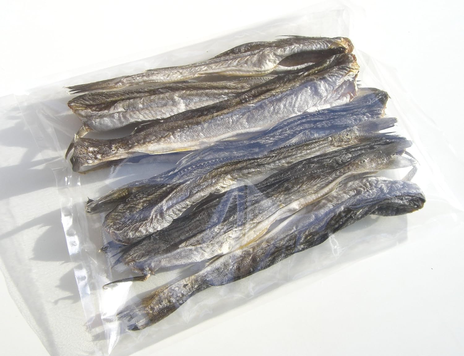 Amazon ５ ９尾 干し氷下魚 こまい 250g ゆうパケット メール便 発送 北海道産 金槌で叩いてほぐし おつまみに かんかい 函館七施 干物 燻製 通販