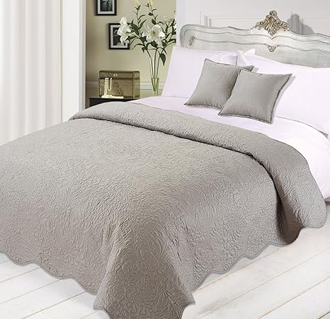 Dreamscene Tagesdecke Tröster Luxuriös gesteppt Kissen-Set, Polyester, silber, 3-teilig