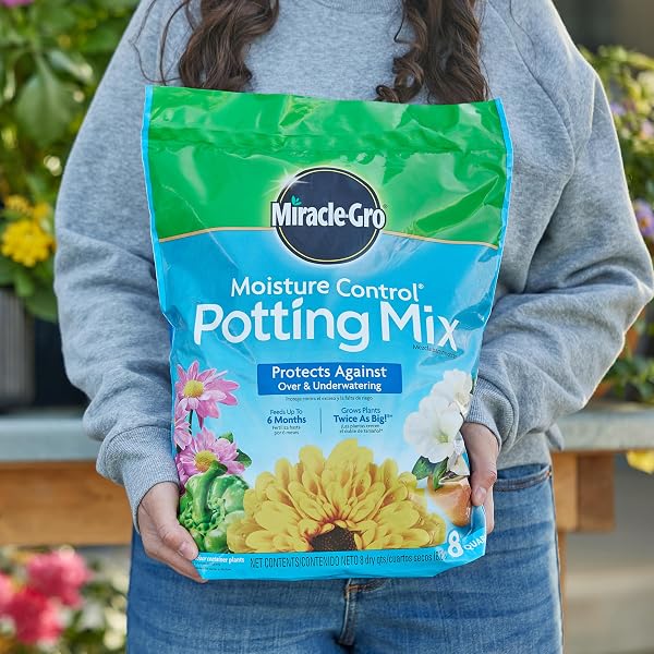 MIRACLE-GRO MOISTURE CONTROL POTTING MIX – PLANT SOIL FOR CONTAINER PLANTS, PROTECTS AGAINST OVER- AND UNDER-WATERING, 8 QT. (2-PACK)