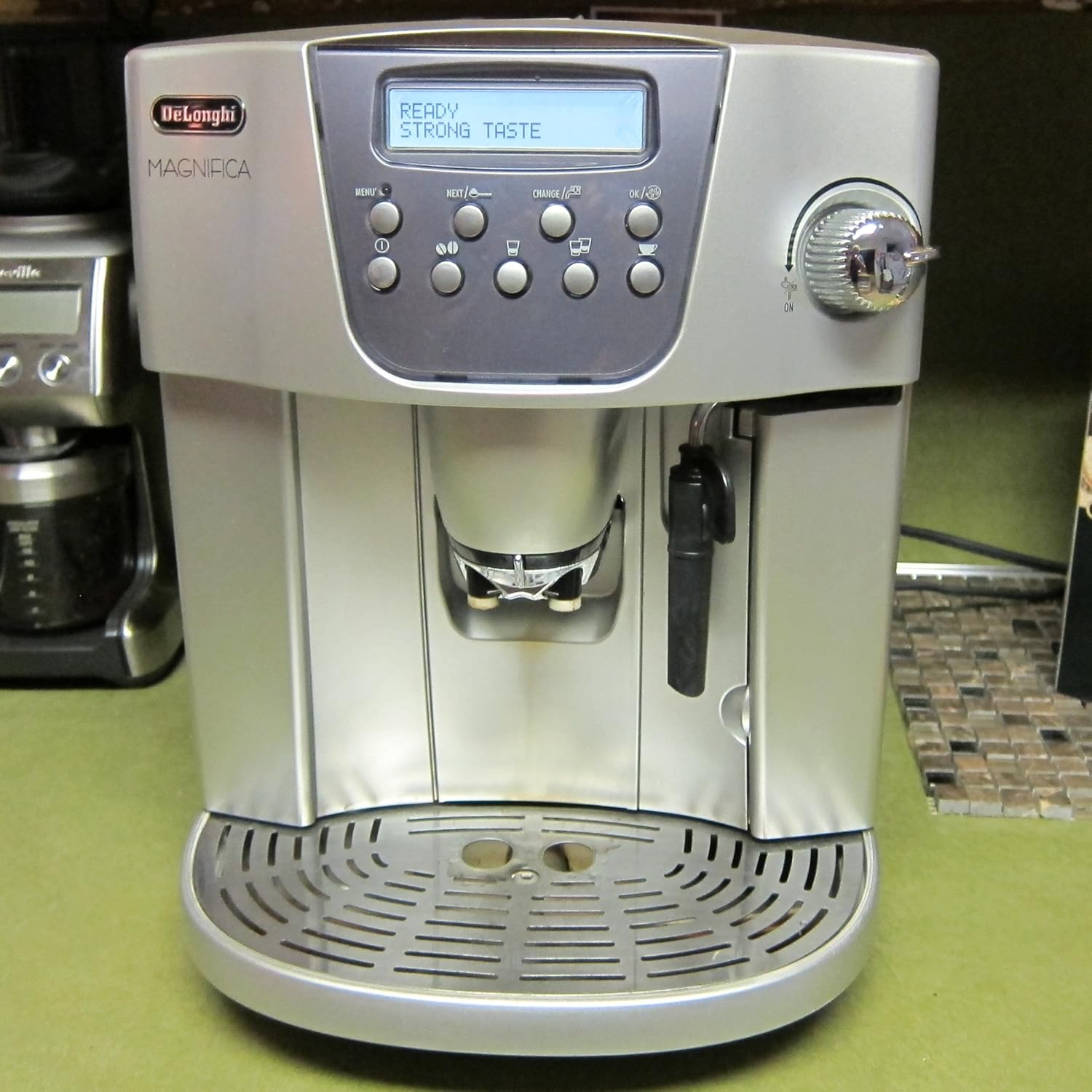 DeLonghi Magnifica ESAM4400 Super Automatic Coffee Center