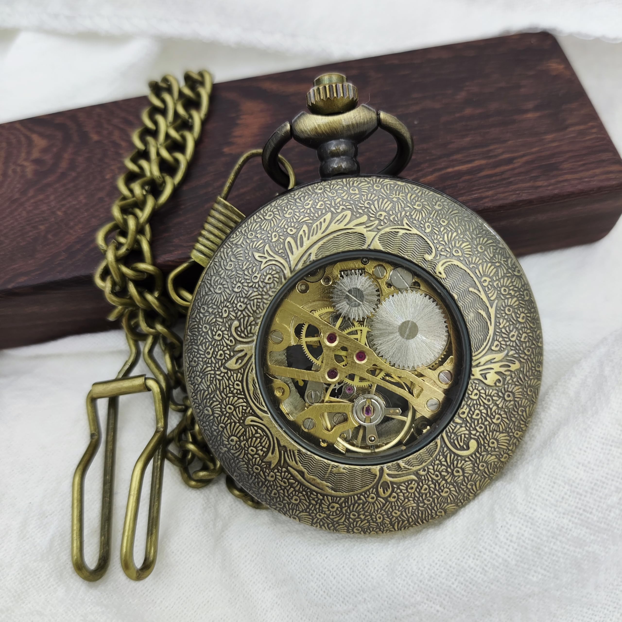 plyrmonth Men's Black Mechanical Retro Pocket Watch, Classic Manual Winding Mechanical Pocket Watch, with Chain, Suitable for Various Holidays as a Thoughtful Gift.