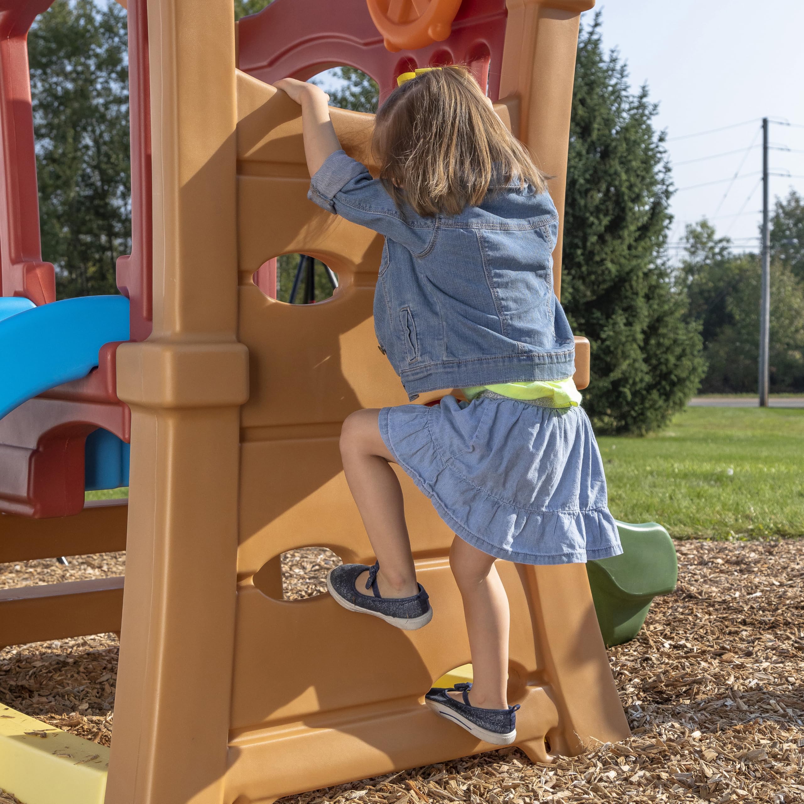Step2 Play Up Double Slide Climber, Kids Outdoor Playset, Backyard Playground Set, 2 Slides, Elevated Playhouse, Outside Jungle Gym, For Toddlers 2-6 Years Old
