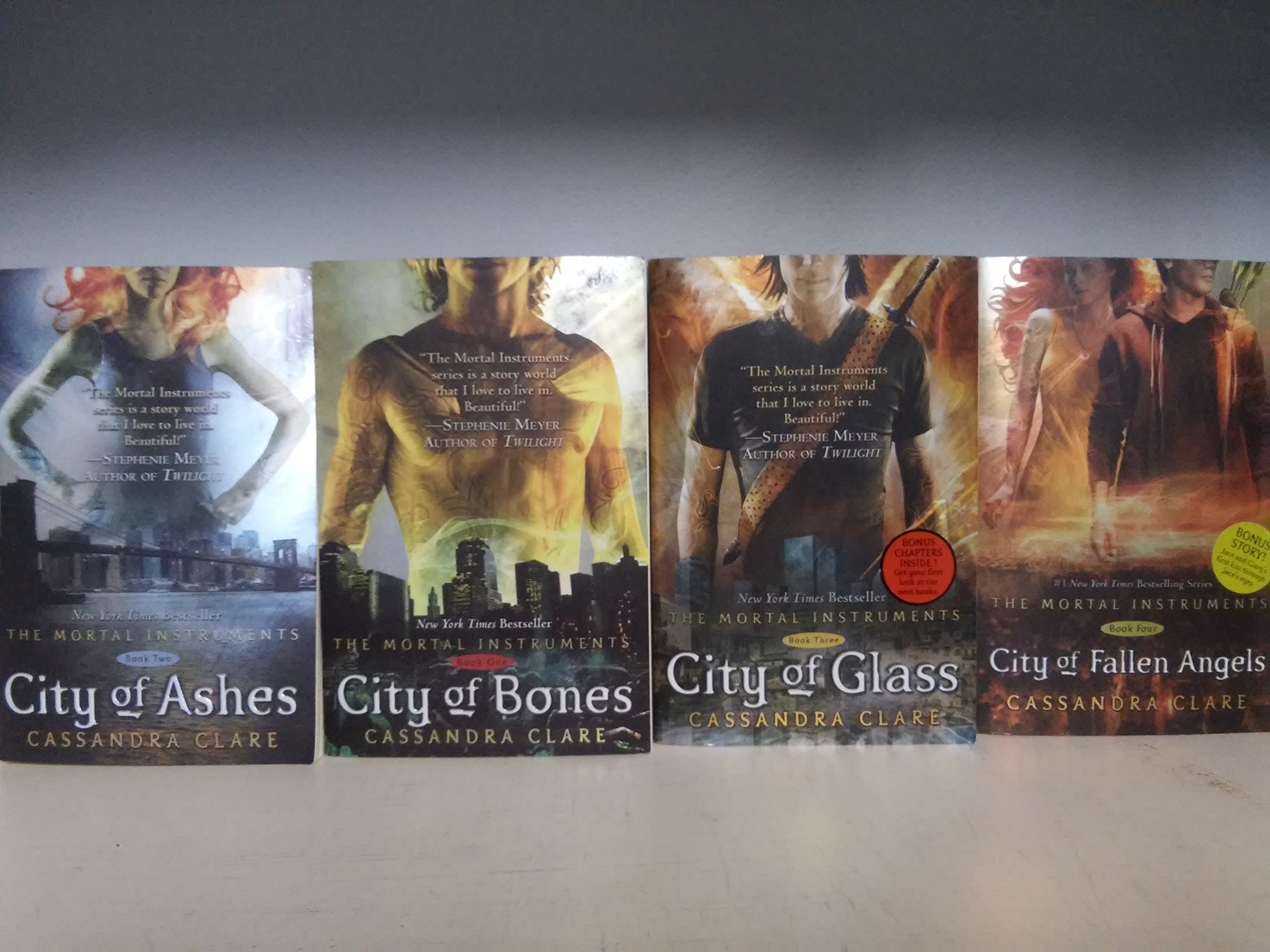 The Mortal Instruments Boxed Set Vol 1 4 City Of Bones Ashes Glass Fallen Angels Cassandra Clare 2011 Amazon Com Books