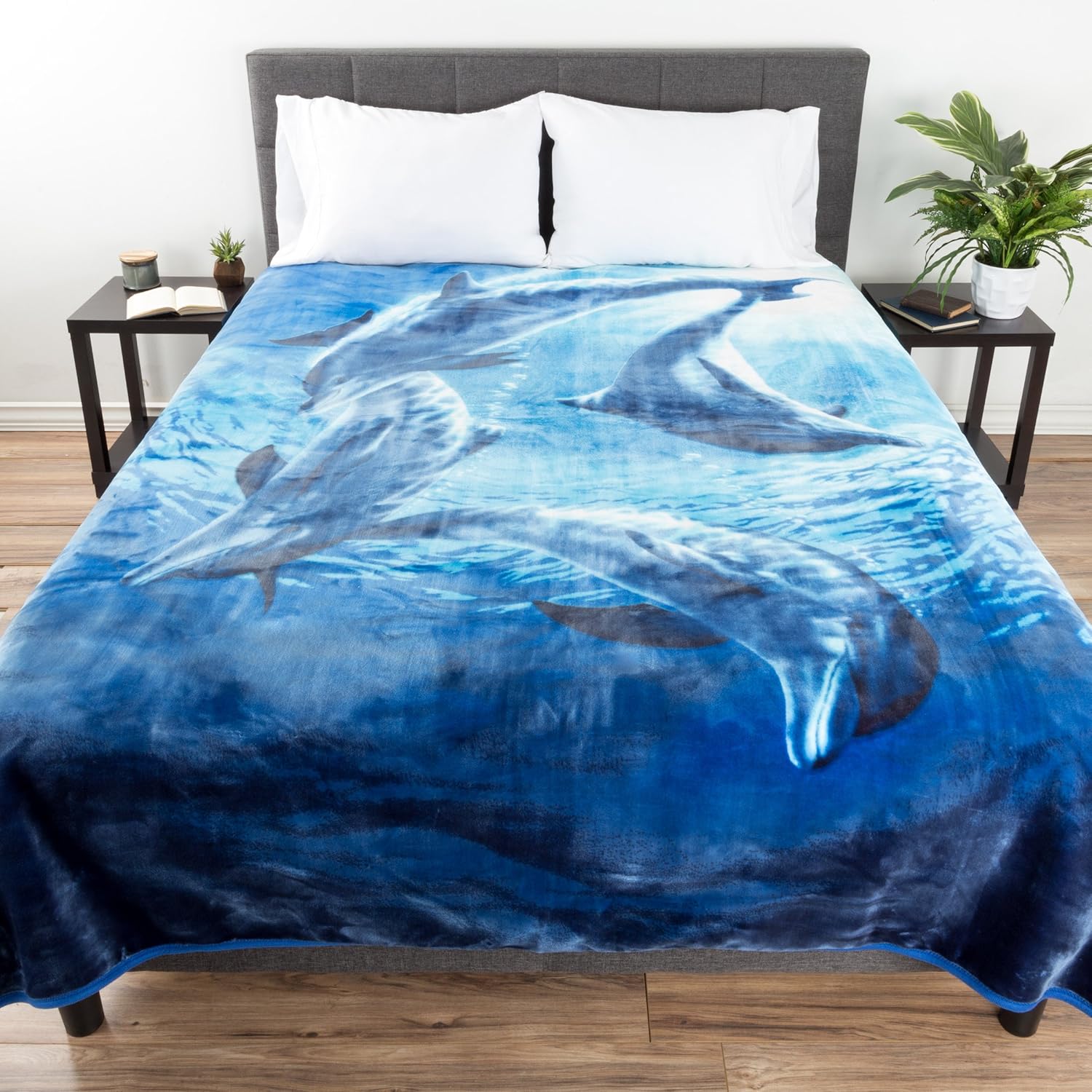 Amazon Com Lavish Home 66 B Heavy Fleece Blanket With Ocean Dolphins Pattern 74 X 91 Multicolor Home Kitchen