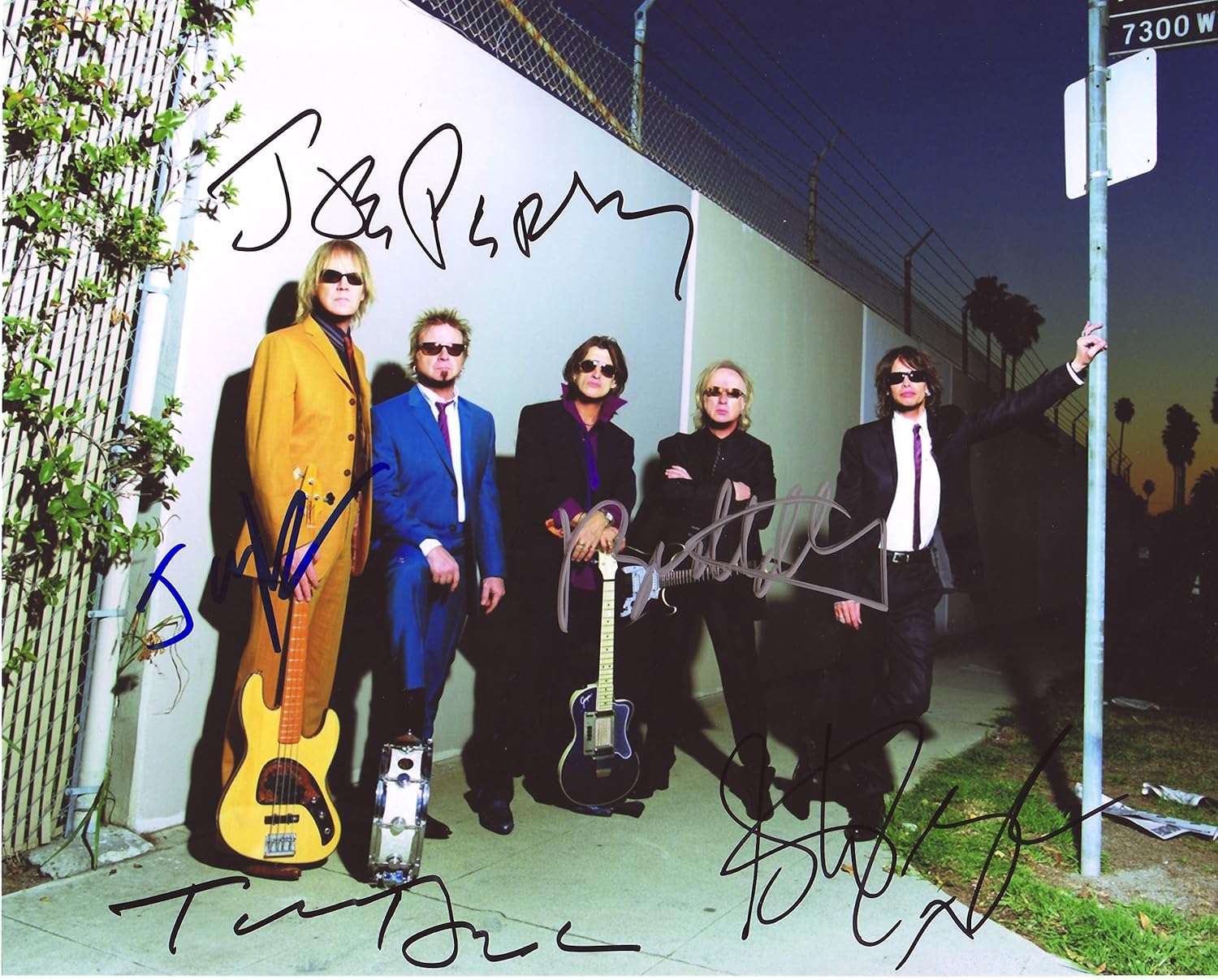 Photographs - Aerosmith Autograph Signed 8 x 10 Photo