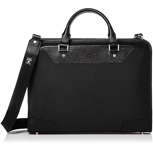 シンプルで、しっかりと入り、2wayのシンプルなトートです。ナチュラルな革の表情を活かすデザインに、肩掛け用のショルダーをつけています。使い込んでゆくほど革の味わいが増すので長く使えます。趣味にも仕事にも幅広いシーンで活躍します。