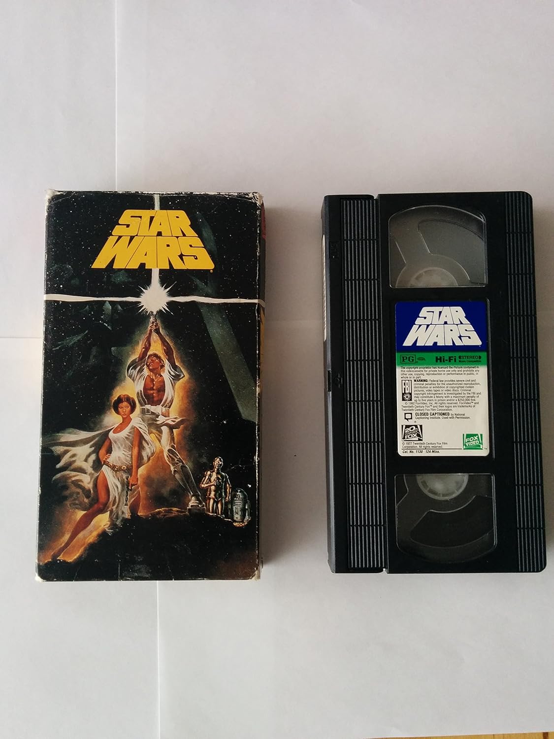Star Wars IV: A New Hope [USA] [VHS]: Amazon.es: Mark Hamill, Harrison Ford, Carrie Fisher, Peter Cushing, Alec Guinness, Anthony Daniels, Kenny Baker, Peter Mayhew (II), David Prowse, James Earl Jones, Phil