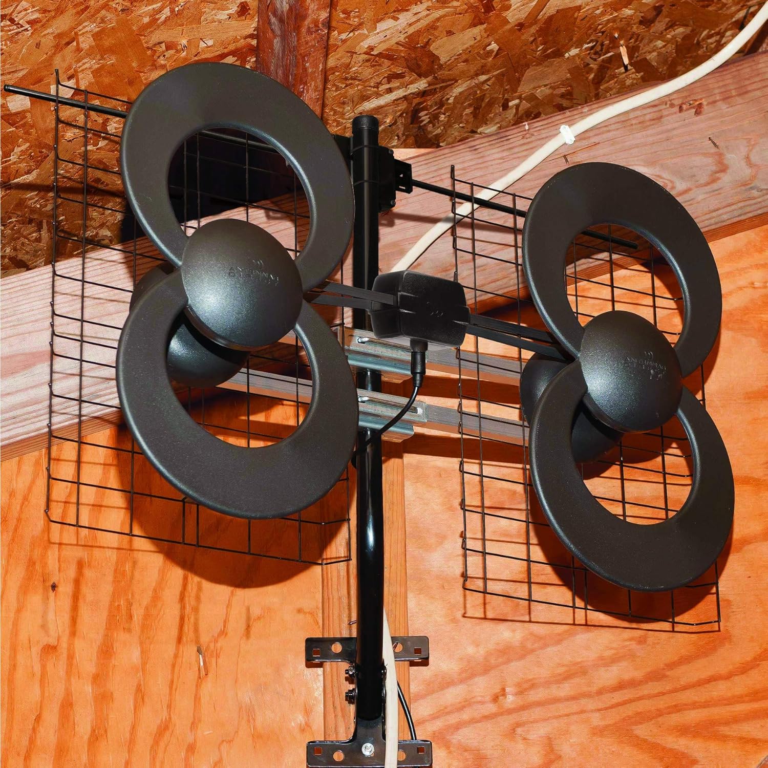 Best Clearstream Antenna Reviews | Perfect for both urban and suburban areas